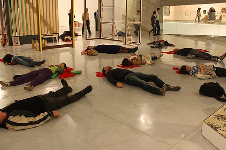 מחאת האמנים במוזיאון תל אביב (צילום: דפנה טלמון)