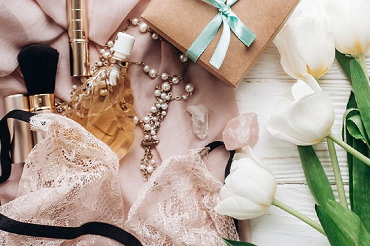 קנו לעצמכם מתנה לחג. צילום: שאטרסטוק