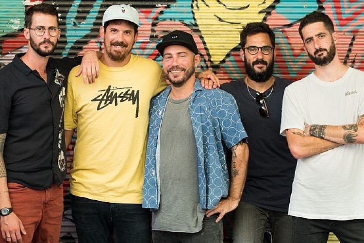 מימין: גל מויאל, אורי מרמורשטיין (דה לוקס) בר שירה, דרור אלתרוביץ', גלעד לבנת (אימפריאל). צילום: נמרוד סונדרס