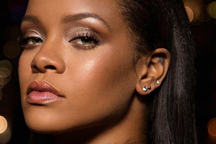 ריהאנה מדגמנת את ליין הביוטי שלה. מלכה אחת! צילום: יח"צ