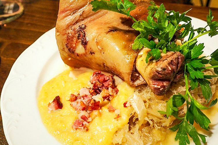 צלחת טיפוסית במסעדה בברלין. צילום: שאטרסטוק