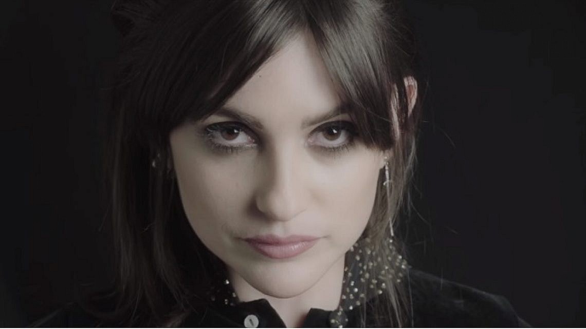 RNV, מתוך "Laces" (צילום מסך)