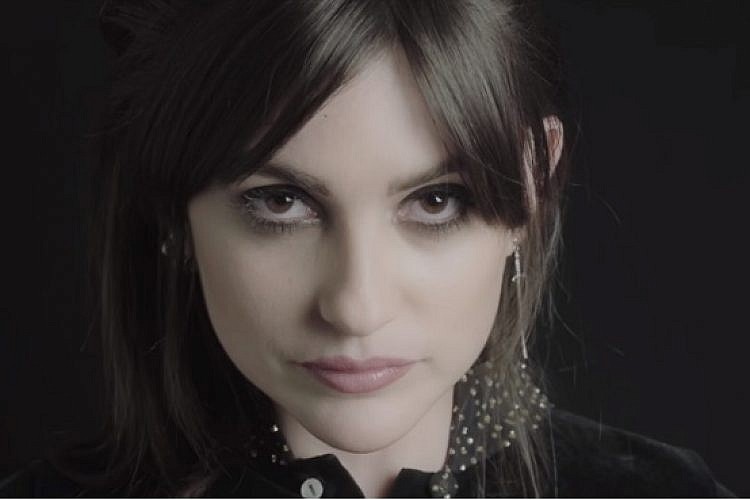 RNV, מתוך "Laces" (צילום מסך)