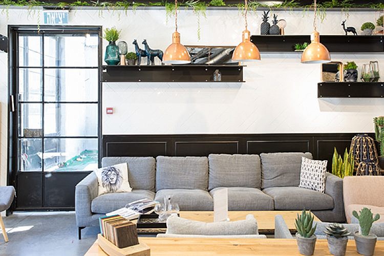 בחנות CONTRAST. צילום: הילה עידו