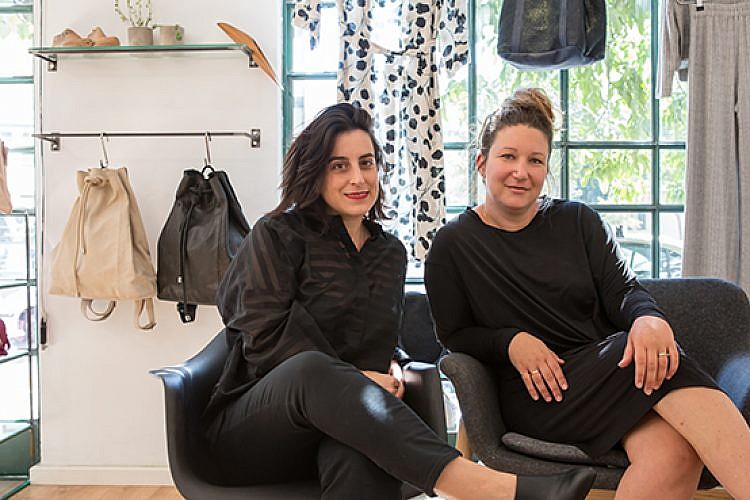 מעיין פז וטל ארבל בחנות Maayan Paz + Norman & Bella. צילום: הילה עידו