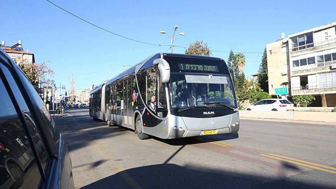 אוטובוס קו 1 של חברת דן (צילום: שלומי יוסף)