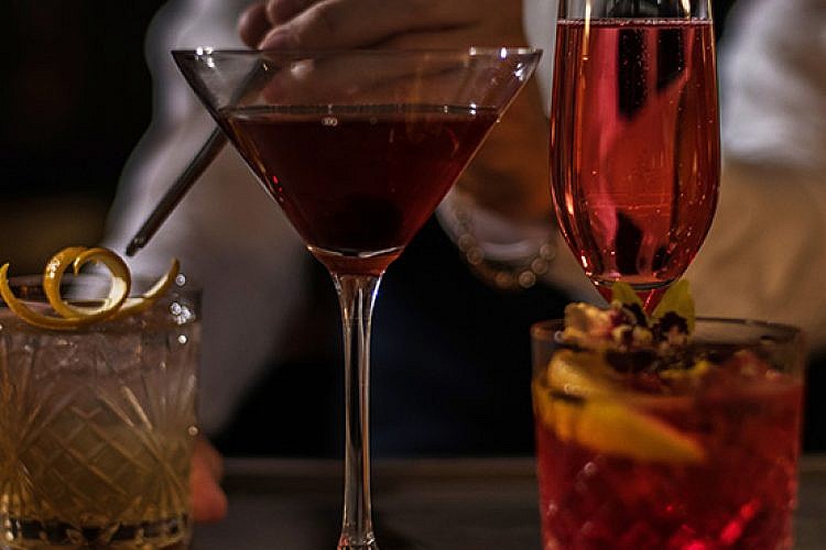 הפי האוור בלייבררי בר בנורמן. צילום: אנטולי מיכאלו