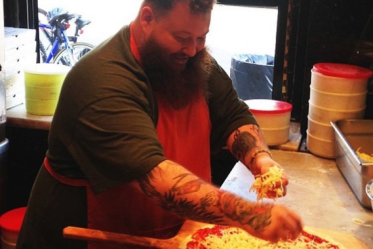 אקשן ברונסון ב"Fuck, That's Delicious"