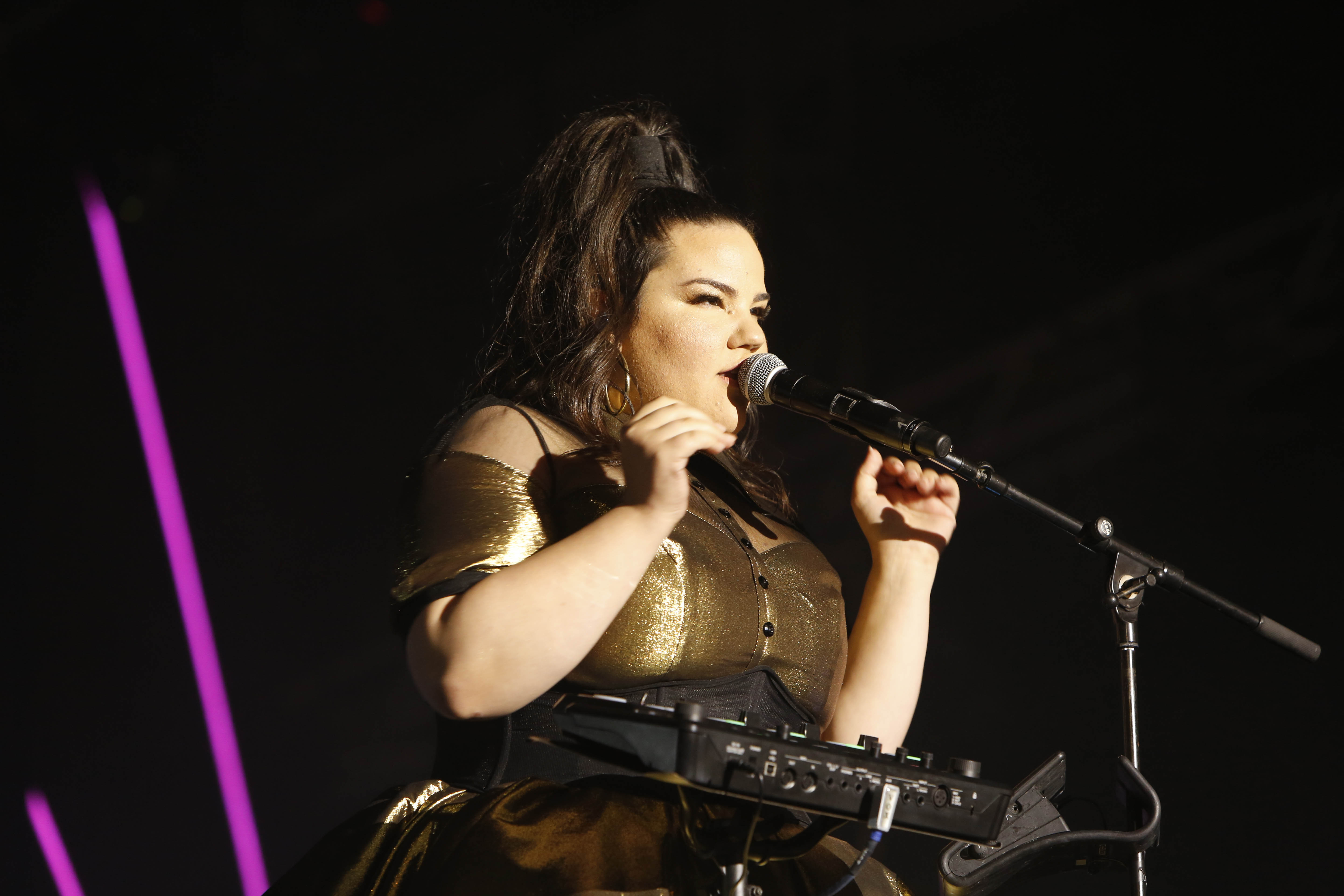 נתנה הופעה. נטע ברזילי עם הלופר (צילום: גיא יחיאלי)