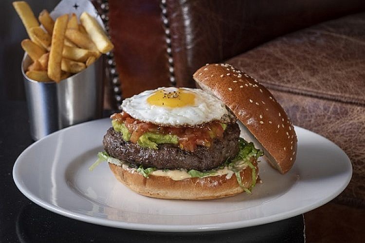 מוזס, הארט בורגר עדיין קיים וטוב שכך (צילום: אנטולי מיכאלו)