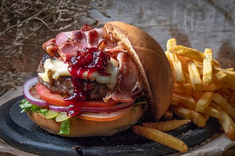 מסעדת ליבירה בנמל חיפה (צילום: אנטולי מיכאלו)