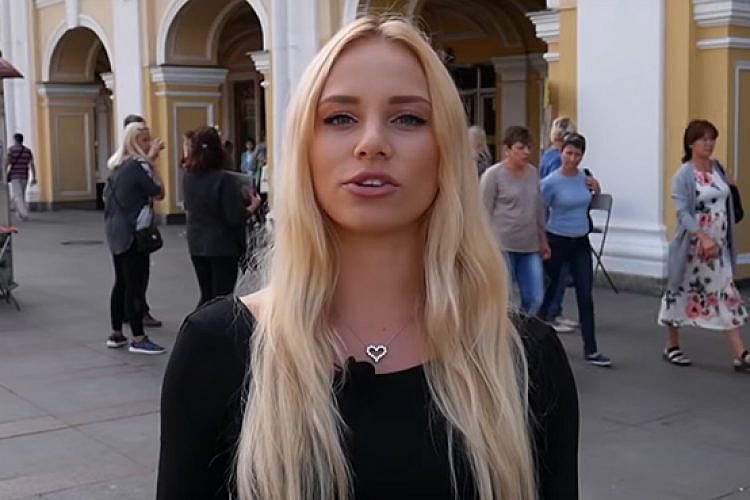 הבלוגרית הפמיניסטית אנה דובגליוק. צילום מסך