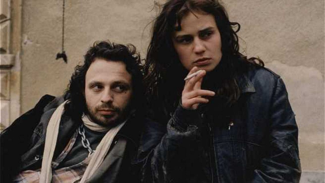 "עוברת אורח"