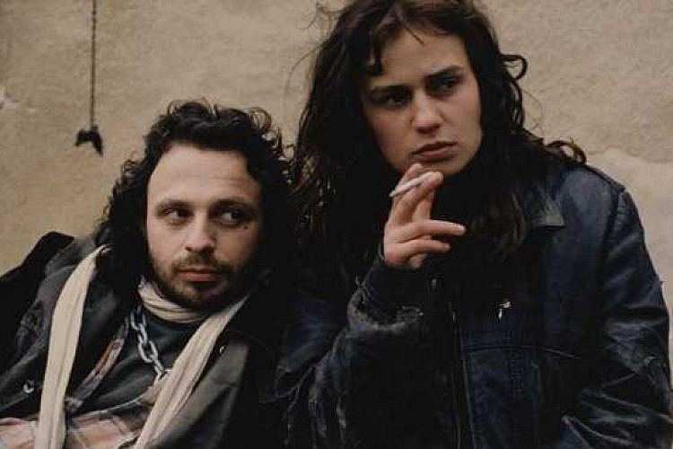 "עוברת אורח"