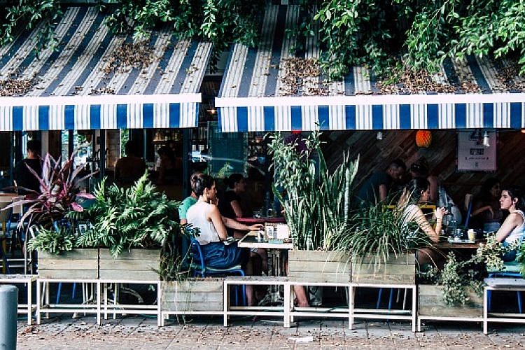 בתי קפה בתל אביב (צילום: Shutterstock)