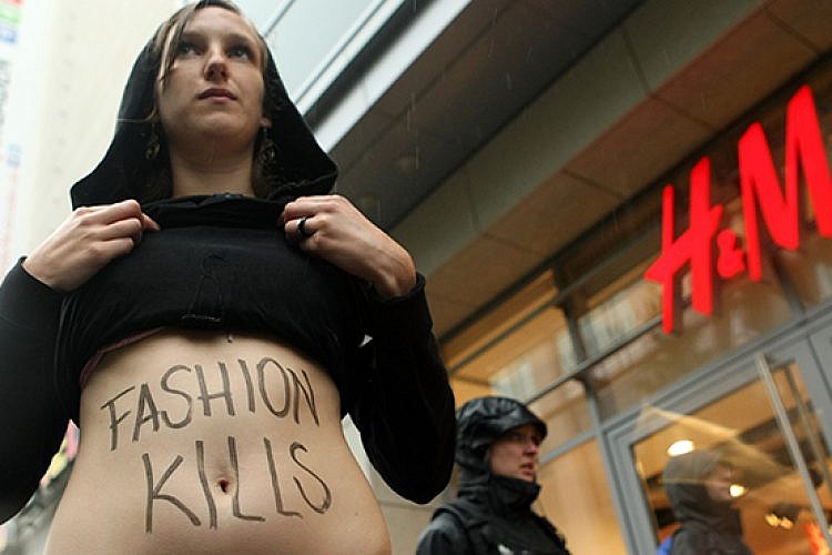 הפגנה בברלין נגד תנאי העסקה בתעשיית האופנה. צילום: Getty images