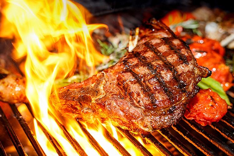 אש פתוחה. צילום: שאטרסטוק