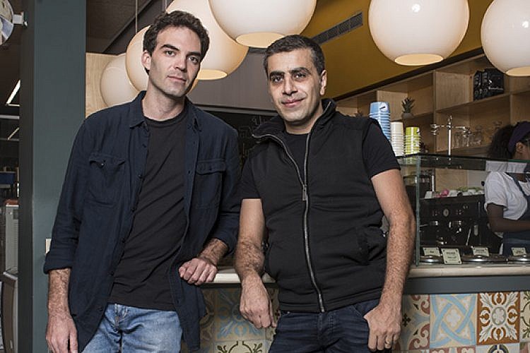 עלאא סויטאת ואדם זיו, מייסדי בוזה (צילום: איליה מלניקוב)