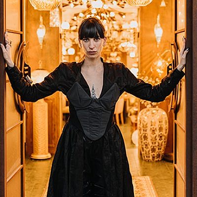 "אם רוצים לראות אותי הכי בסטייל שלי, סביר להניח שזה יהיה בחשכה". מור בל. צילום: איריס פירס