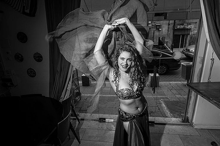 הדר סתיו, רקדנית בטן (צילום: איליה מלניקוב)