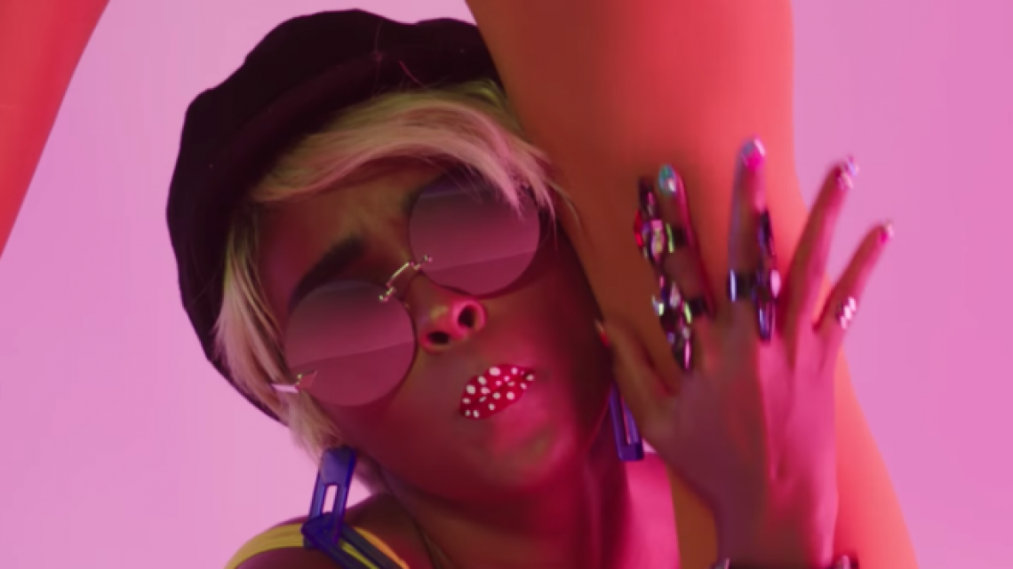 ז'אנל מונה ב"Make Me Feel"