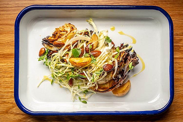 מסעדת Mint Kitchen של ארז קומרובסקי (צילום: Noah Fecks)