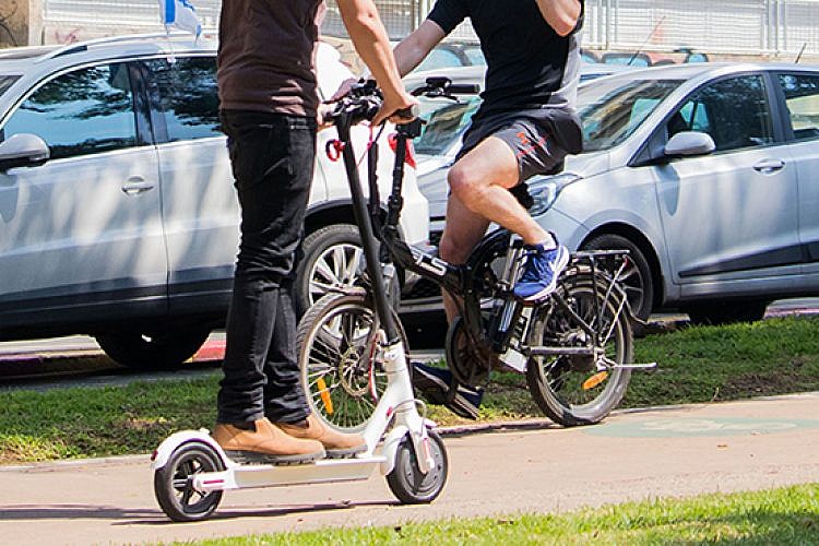 קורקינט חשמלי בתל אביב. צילום: Shutterstock