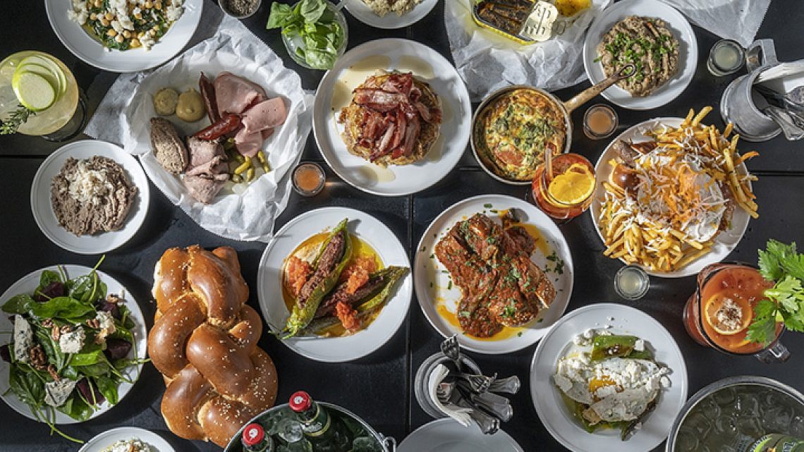 בראנץ' שיכורים בשישקו. צילום: אנטולי מיכאלו