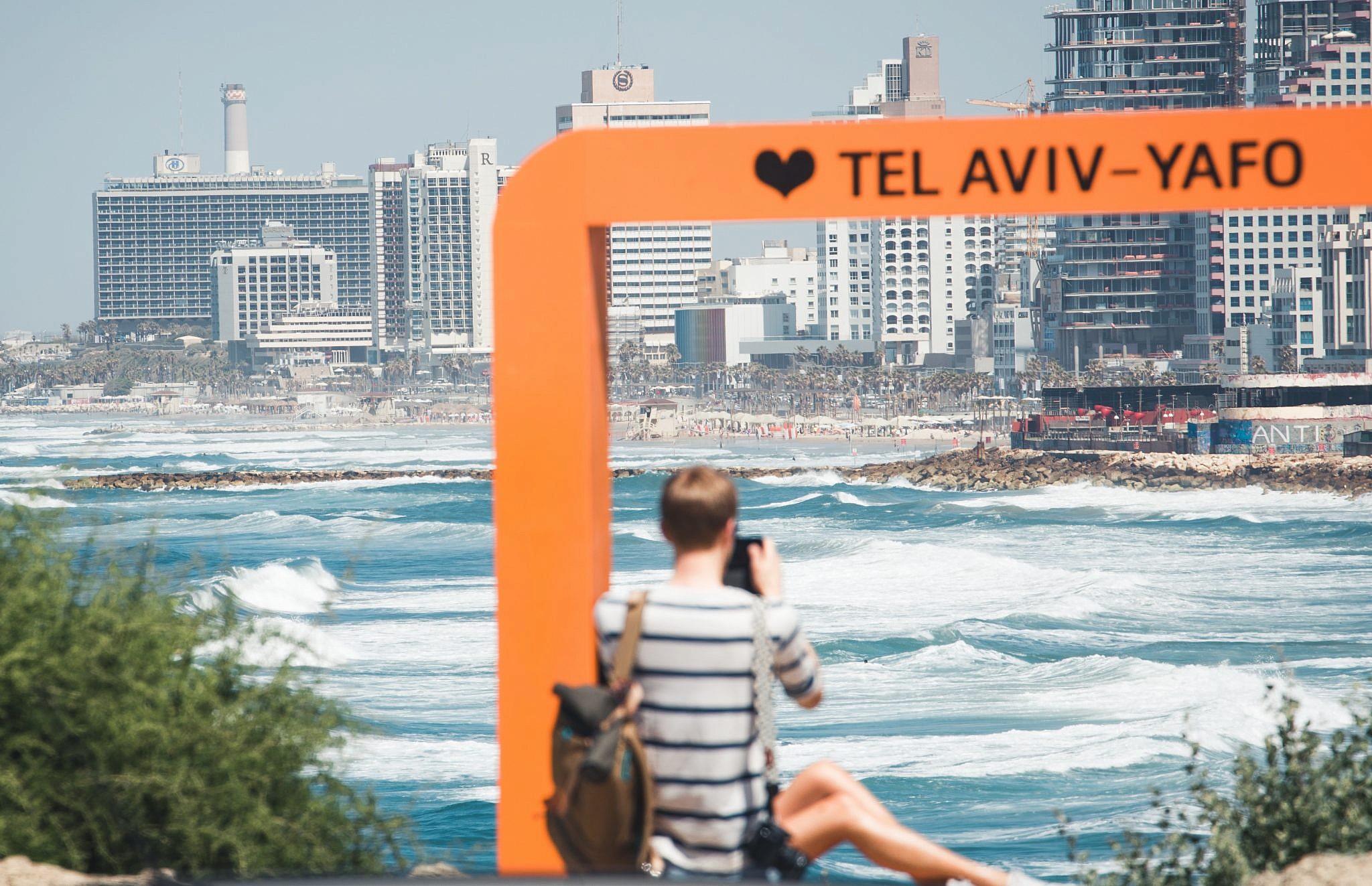 תיירים בתל אביב (צילום: Sebastian Kopp / EyeEm, Getty Images)