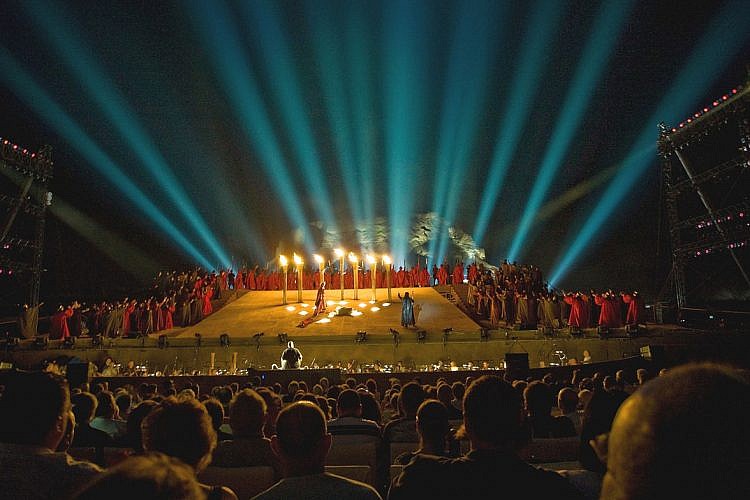 האופרה הישראלית.