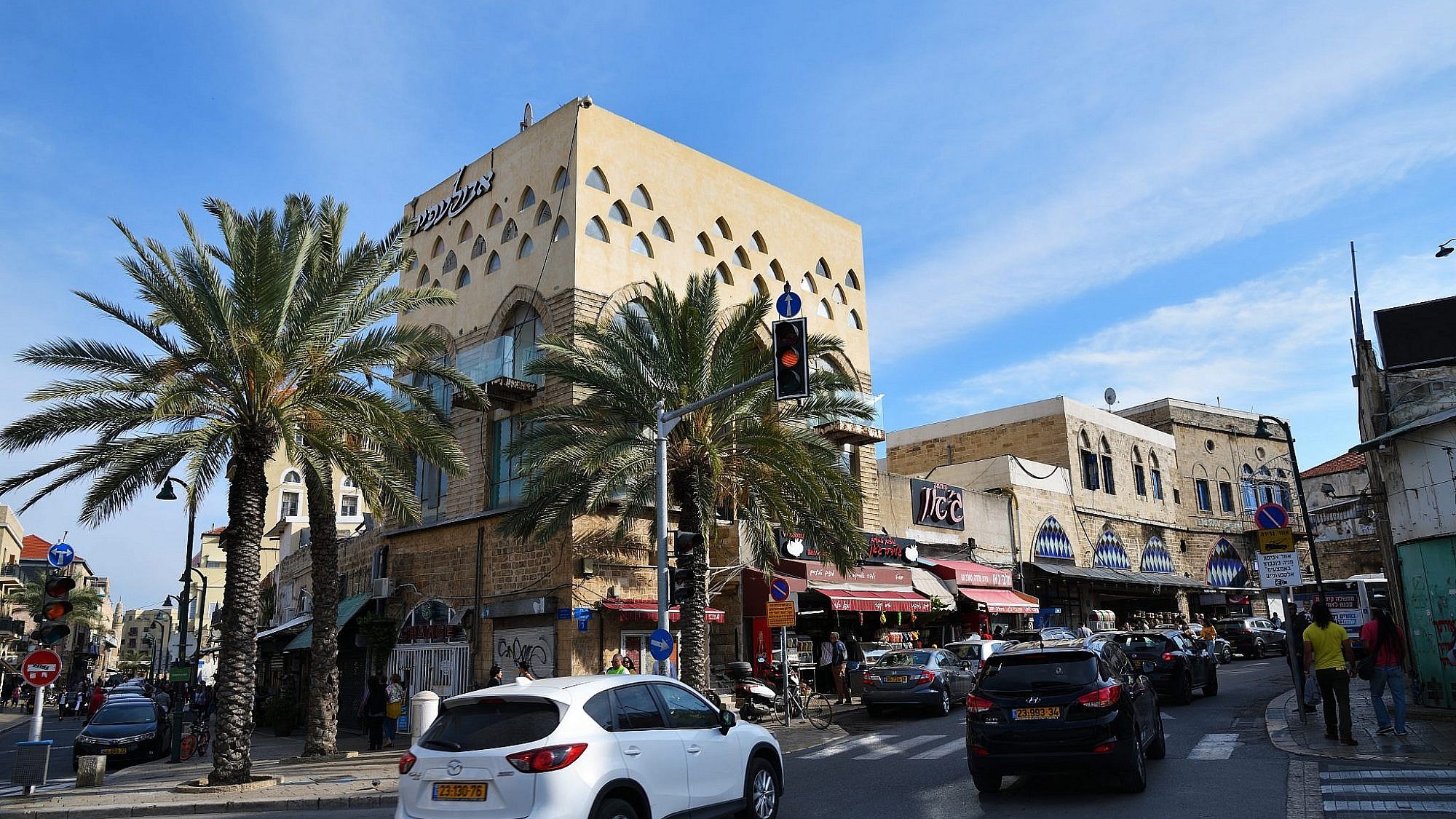 לא בתמונה: תחבורה ציבורי. רחוב יפת ביפו (צילום: Shutterstock)