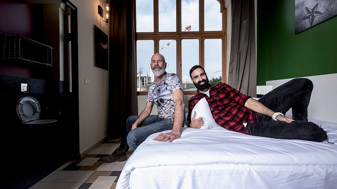 אמיר שלו וזיו כהן, בעלי המלון הגאה אינתא (צילום: איליה מלניקוב)