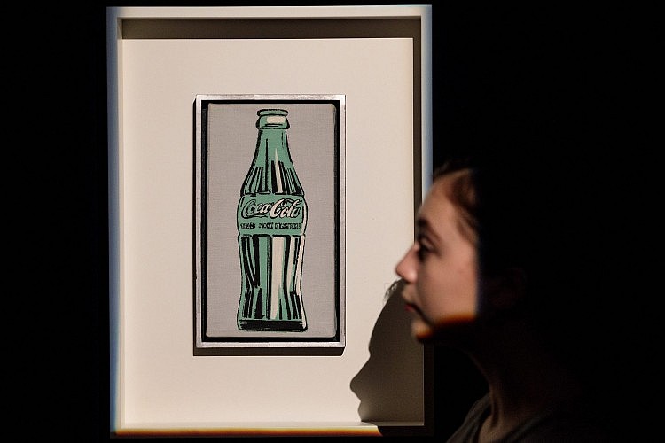 בקבוק הקולה היקר בעולם הוא בעצם ציור של אנדי וורהול משנת 1962. צילום: Getty Images