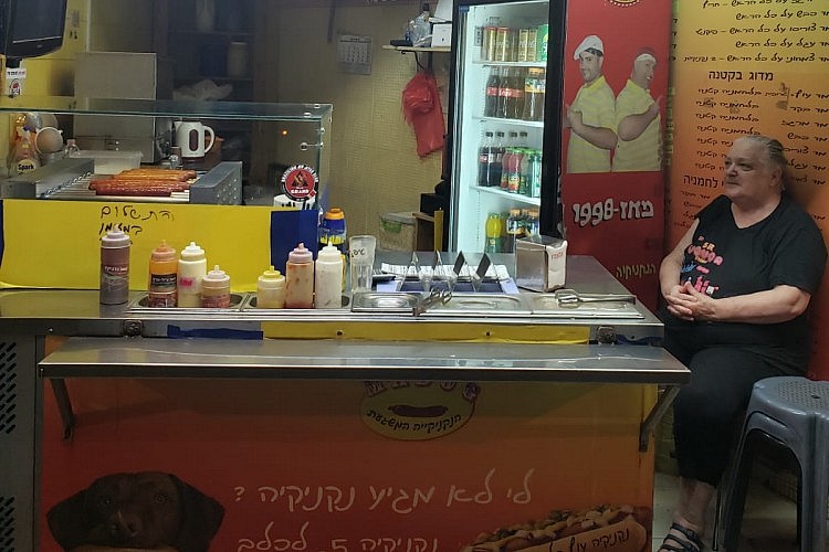 שושי עושירי במד דוג. צילום: יעל שטוקמן
