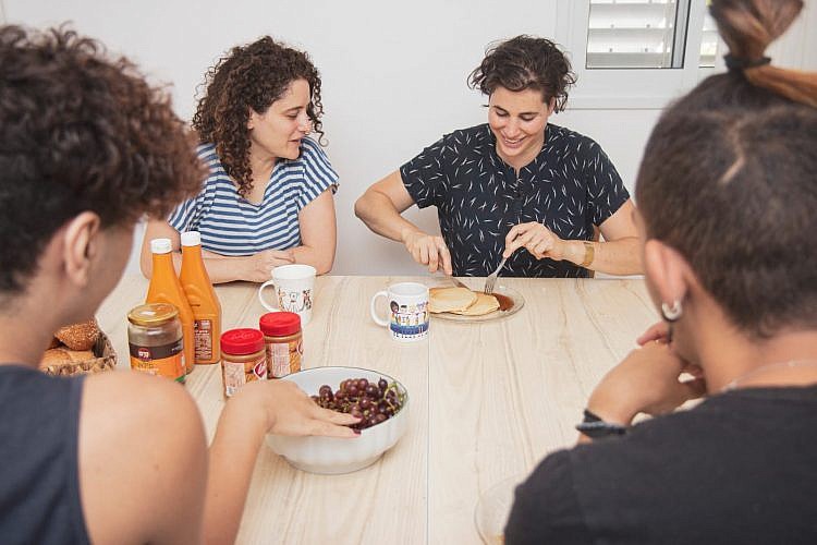 מתנדבות בבית דרור. צילום: ערן אבן