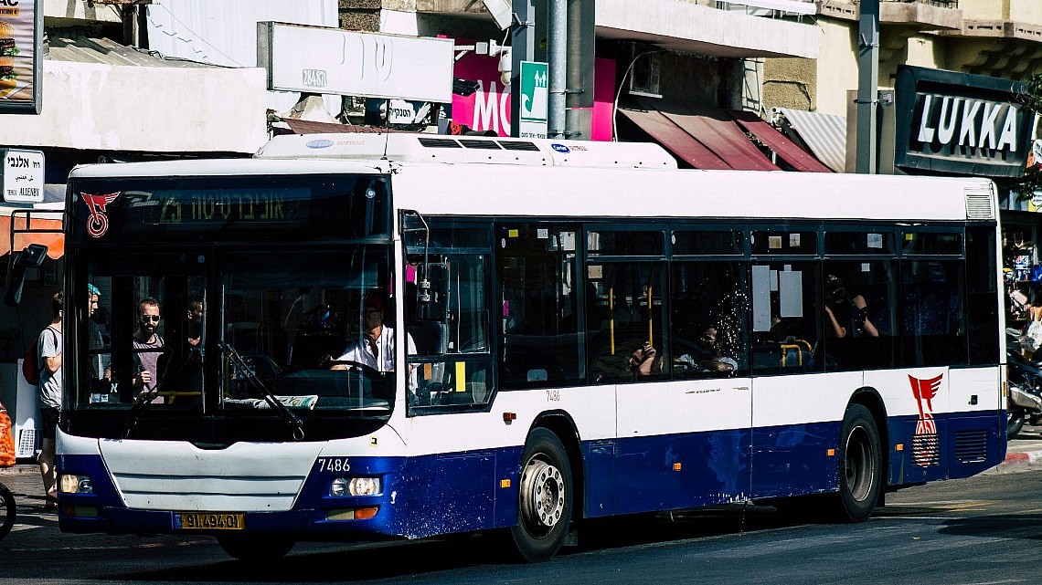 אוטובוס בתל אביב, קו 25 (צילום: Shutterstock)