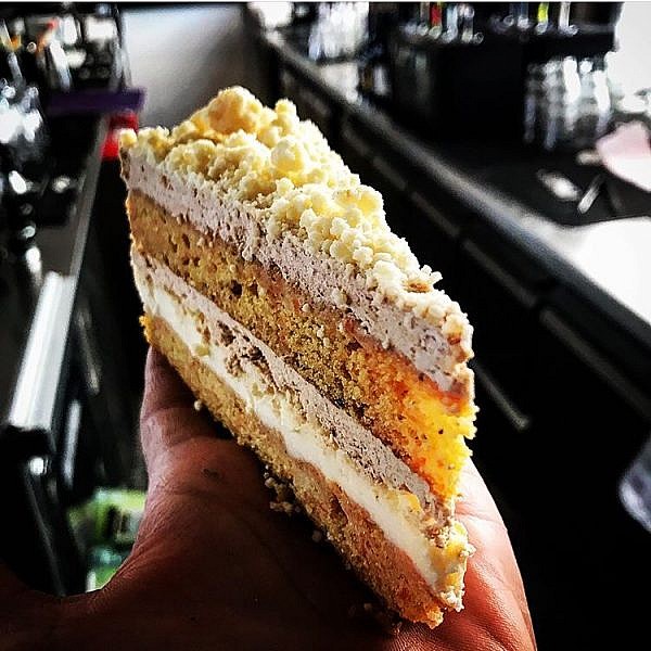 עוגת גזר במגזינו. צילום: ברק כהן