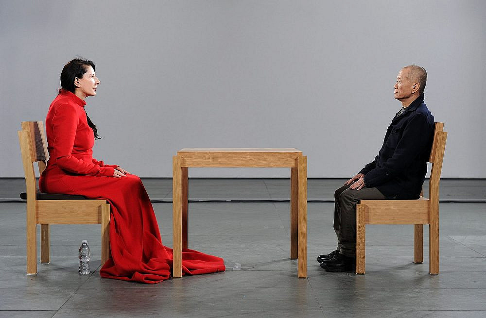מרינה אברמוביץ, &quot;האמנית נוכחת&quot; (צילום: Andrew H. Walker/Getty Images)