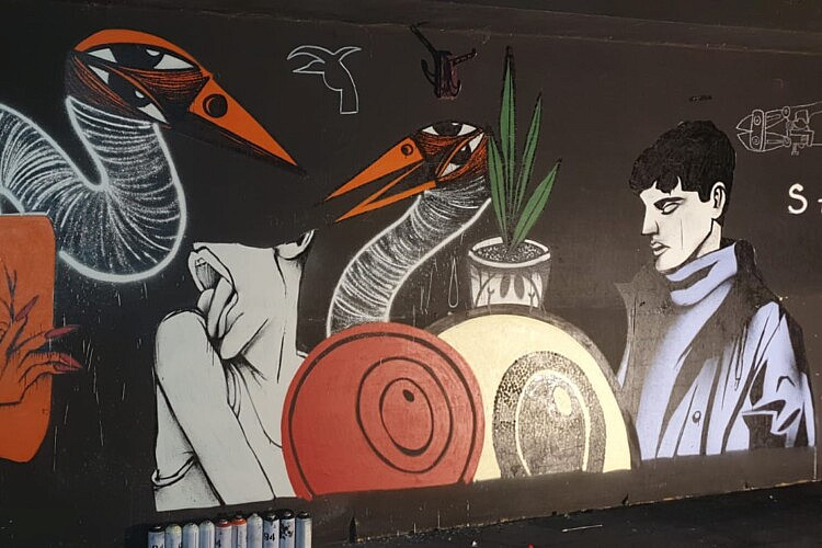 מניחים תקליט אחרון. צילום: Ewave Nadlan