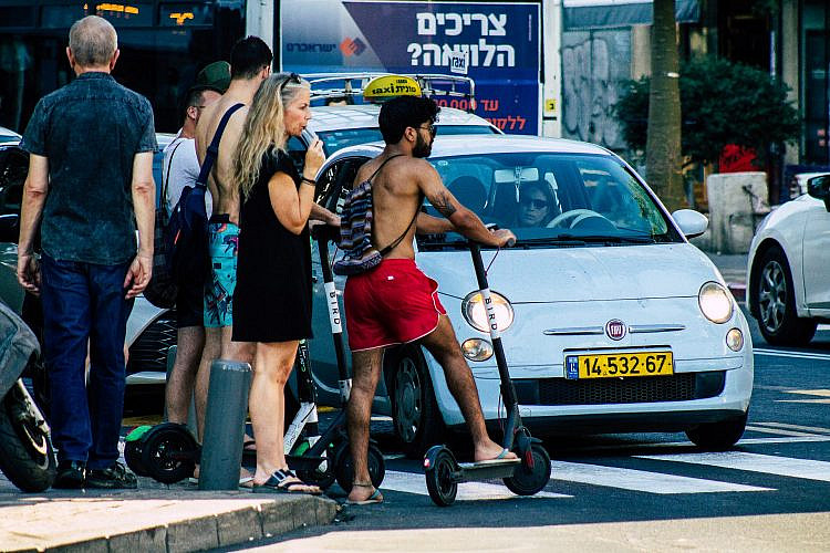 תנועה טיפוסית בתל אביב (צילום: Shutterstock)