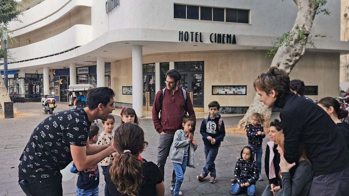 סיור משפחות (צילום: ענת מרומי) סיור משפחות (צילום: ענת מרומי)