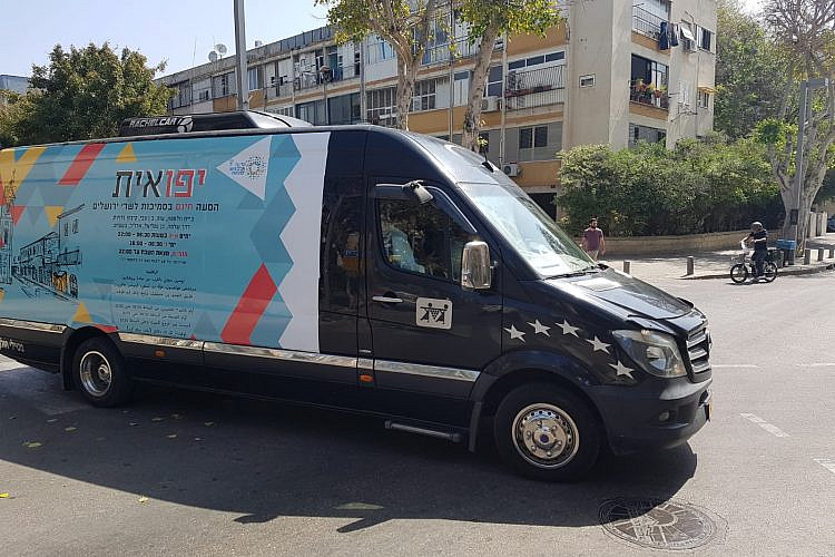 חמקמקה, עצבנית ומבריזה. תושבי יפו מחכים לשאטל שלהם (צילום באדיבות דוברות עיריית תל אביב-יפו)