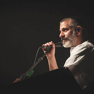 אביתר בנאי (צילום: ארתור לנדה)