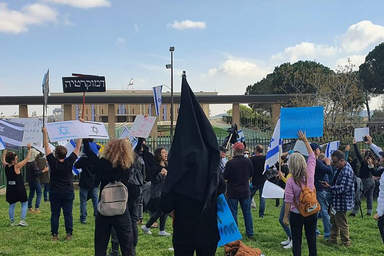 מחאת הדגלים השחורים, מרץ 2020 (צילום: קורהה יובל איטח)
