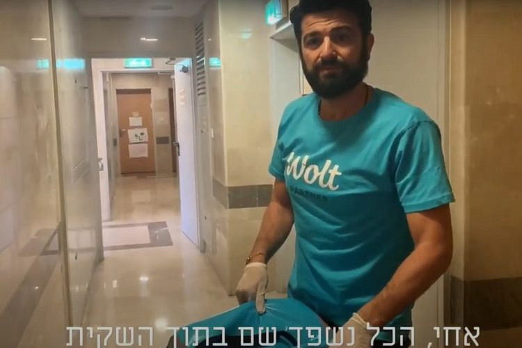 עמוס תמם, "מקצוע חיוני" (צילום מסך)