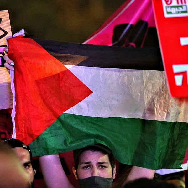 מחאה נגד פינקוושינג בעצרת הגאווה. זה נגמר בדם (צילום: שלומי יוסף)