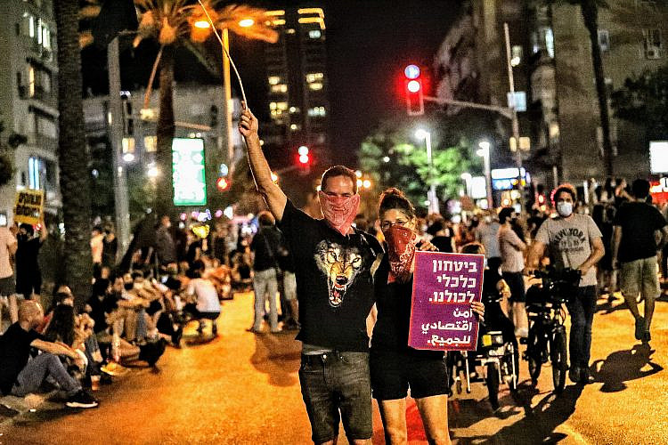 באנו לזעום ויצאנו זעומים. אתמול במחאת העצמאים בכיכר רבין (צילום: שלומי יוסף)