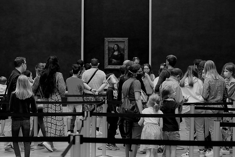 עולם ללא תרבות. המונה ליזה במוזיאון הלובר עם פתיחתו מחדש ביולי (צילום: גטי אימג'ס)