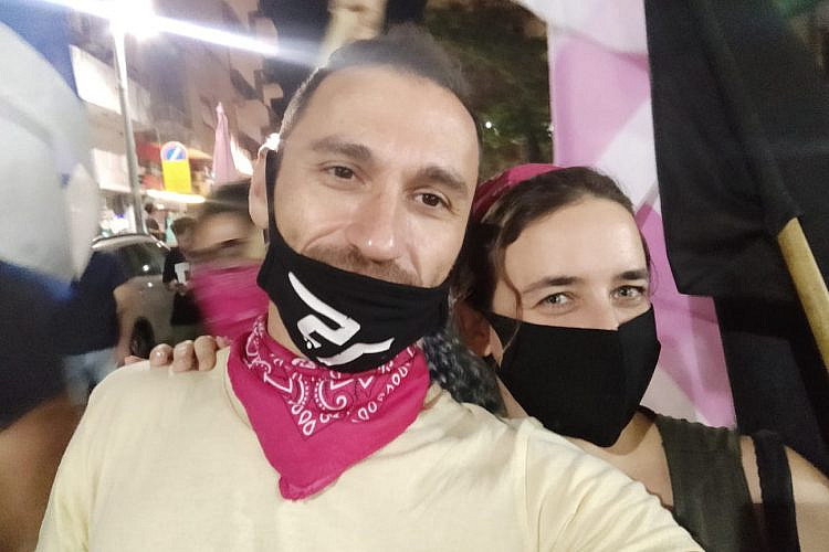 בתמונה: אלק יפרמוב במחאת בלפור (צילום עצמי)