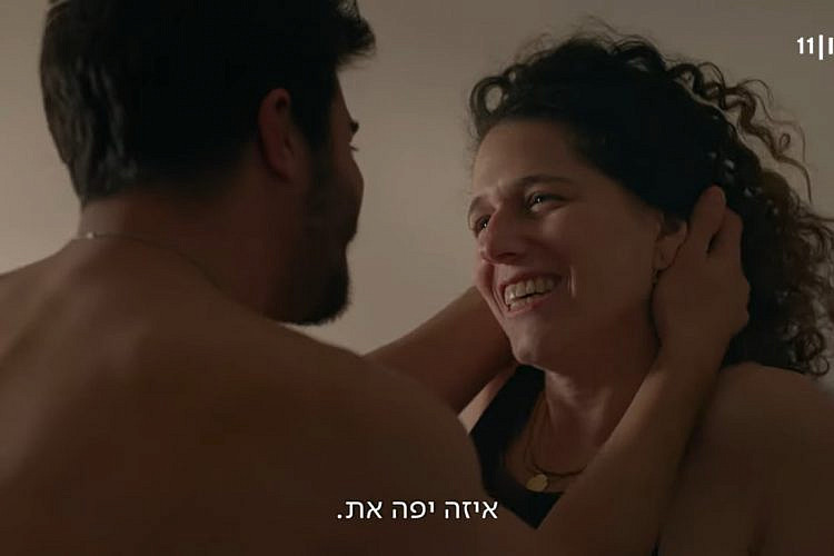 ממציאה את עצמה כדמות אהובה. נועה קולר ב"חזרות" (צילום מסך: כאן 11)